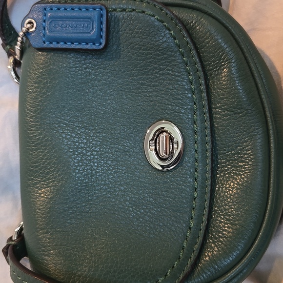Coach Turn Lock Mini Crossbody Hunter Green Blue Tag Excellent Condition - Picture 2 of 13